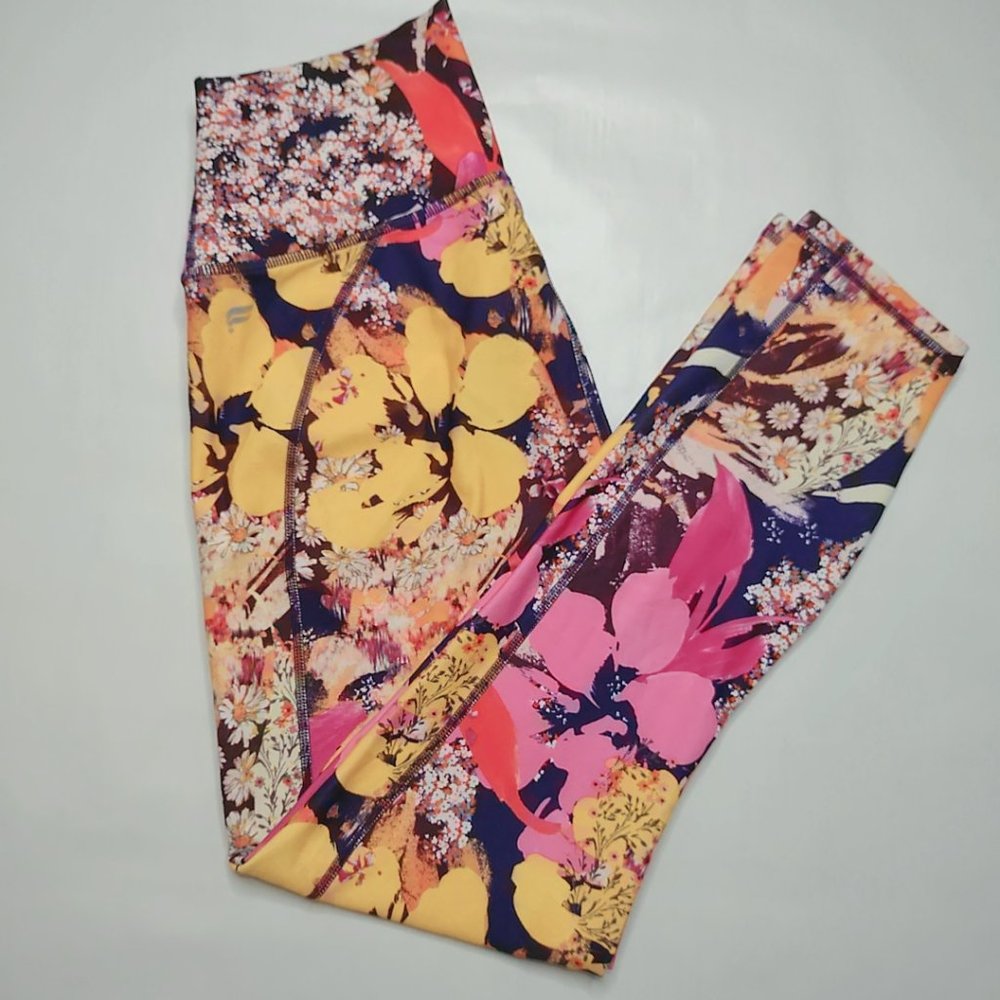 Fabletics Fiori Floral Pattern Define PowerHold High-Waisted Capri Yoga Pants Sm